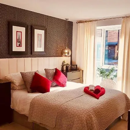 Luxury Business With Patio By Ah! Living - Centre *